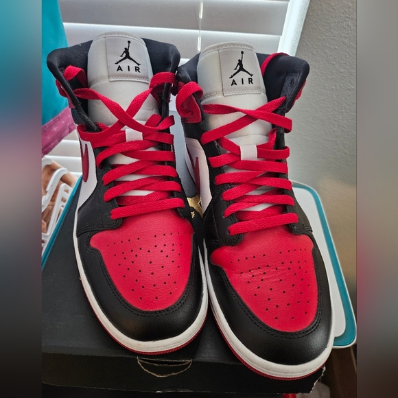 Jordan 1 Mid Unisex Red Black White Alternate Bred Toe Size 12 Womens Men's 9. - Picture 4 of 15